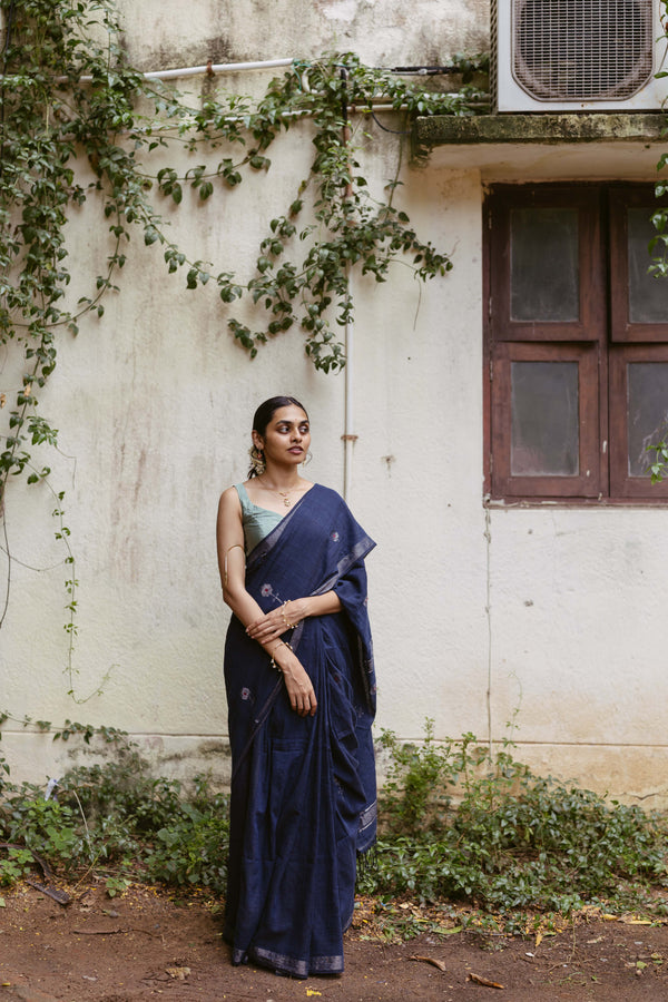 Women wearing a indigo jamdani saree with silver zari details 