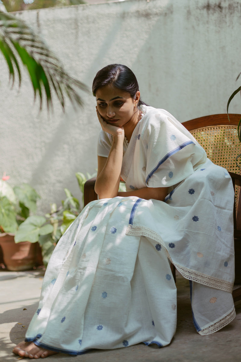 Traditional Bengal handloom White Jamdani Saree with Indigo accents
