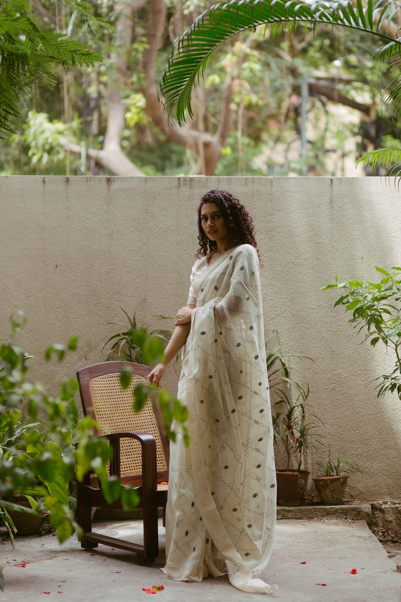 Luxury ivory silk Jamdani saree for weddings and festive occasions