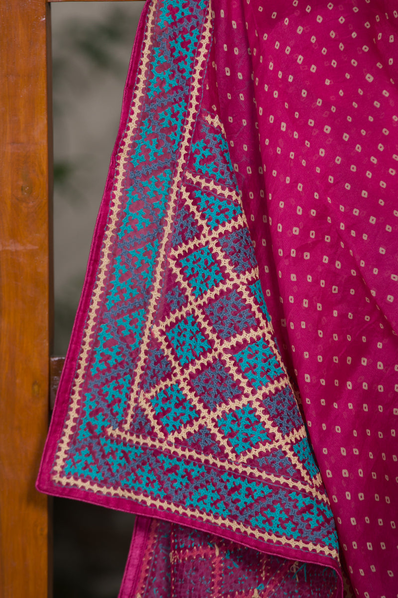 traditional-kutch-embroidery-border-pink-organza-saree