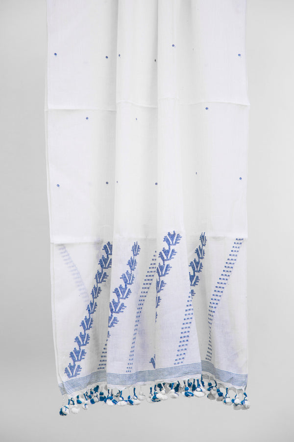 Elegant White Jamdani Stole Featuring Blue Handwoven Floral Design and Tassels